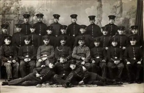 Ak Frankfurt an der Oder, Schwarz-weiss Foto einer Gruppe Soldaten in Uniform. Carl Lillack, P...