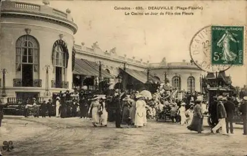 CPA Deauville La Plage Fleurie Calvados, Casino un Jour de Fête des Fleurs