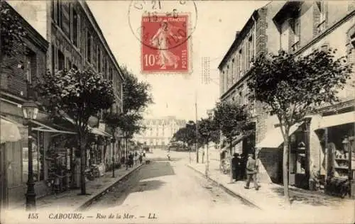 Ak Cabourg Calvados, Rue de la Mer