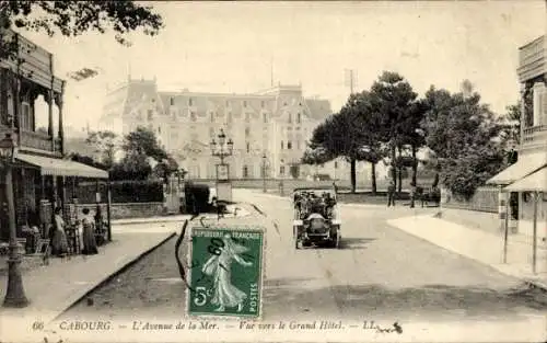 Ak Cabourg Calvados, Avenue de la Mer, Vue vers le Grand Hotel
