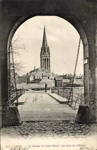 Ak Caen Calvados, Der Glockenturm von Saint Pierre, Blick vom Schloss aus