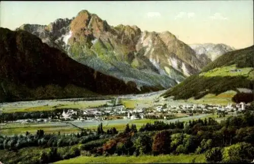Ak Lienz in Tirol, Berglandschaft, Spitzkofel, Ort im Tal, grüne Wiesen, Gebäude
