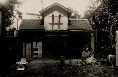 Foto Ak Ohorn in Sachsen, Tiergehege, Rehe, Frau