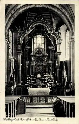 Ak Moritzburg in Sachsen, Innensicht einer Kirche, Altar mit Blumen, Kirchenbänke, Flaggen