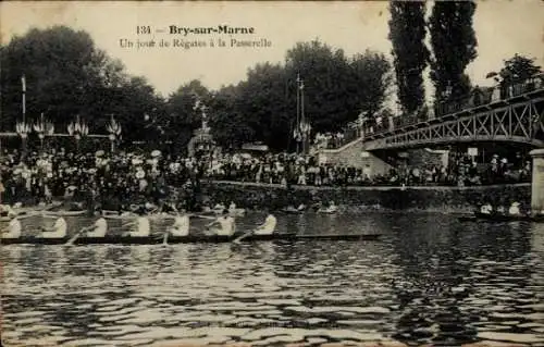 CPA Bry-sur-Marne Val-de-Marne, Un jour de Régates à la Passerelle