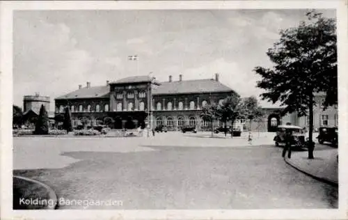 Ak Kolding Dänemark, Bahnhof, Kolding Banegaarden, historische Architektur, Oldtimer