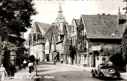 Ak Lüneburg in Niedersachsen, Stadtansicht, historische Gebäude, Straßenansicht, Autos