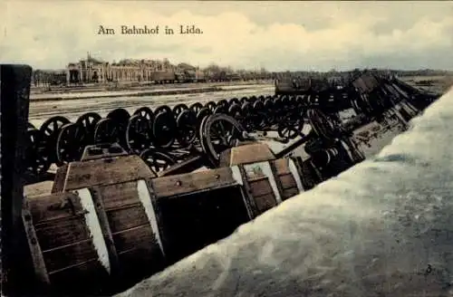 Ak Lida Weißrussland, Geschütze am Bahnhof