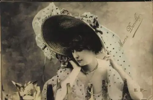 Ak Schauspielerin Marsa Dervilly, Portrait