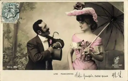 Ak Liebespaar, Mann mit Zylinder, Frau mit Sonnenschirm, Gespräch