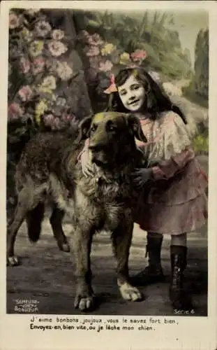 Ak Mädchen mit Hund, Porträt, Blumen