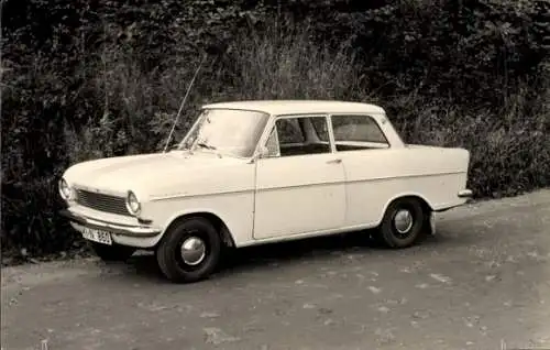 Foto Ak Seitenansicht von weißem Auto