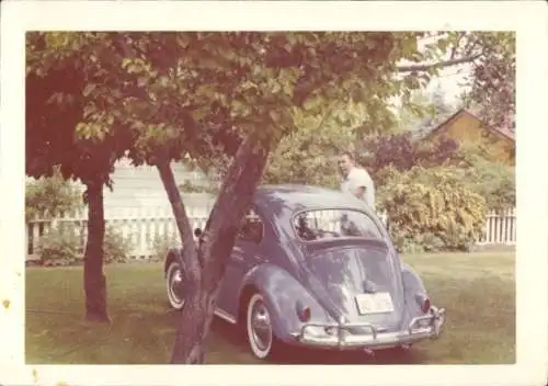 Ak blauer VW Käfer im Garten