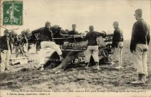 Ak Chambaran Isère, Artillerieübungsplatz in  Isère. 155er Geschötz (Mod. 1890) auf Lafette-Pl...