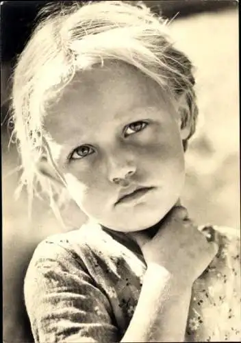 Ak Raron Kanton Wallis, Porträt eines Mädchens