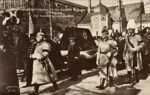 Ak Potsdam, Trauerzug mit dem Leichenwagen der Kaiserin Auguste Viktoria in  Personen: Kaiser ...