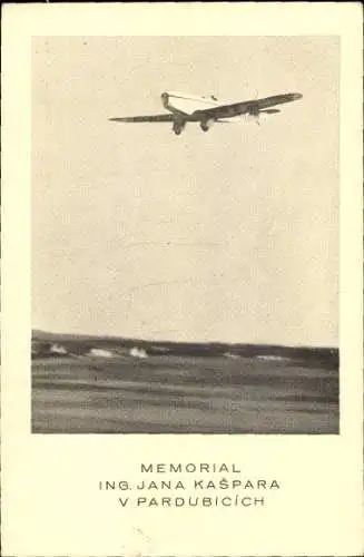 Ak Pardubice Pardubitz Stadt, Memorial Ing. Jana Kaspara v Pardubicich, Flugzeug im Flug, Monoplan