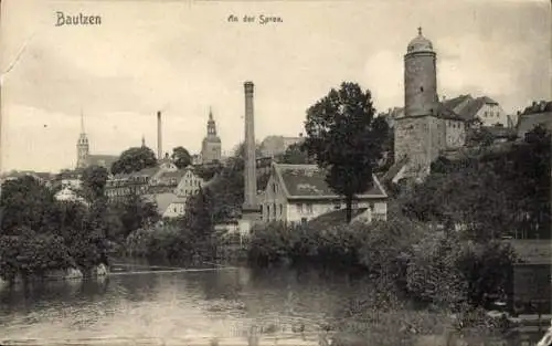 Ak Bautzen in der Oberlausitz,  An der Spree, Fluss, Türme, historische Gebäude