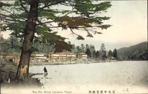Ak Nikko Präfektur Tochigi Japan, Teahouse am See, Bäume im Vordergrund, ruhige Wasseroberfläche