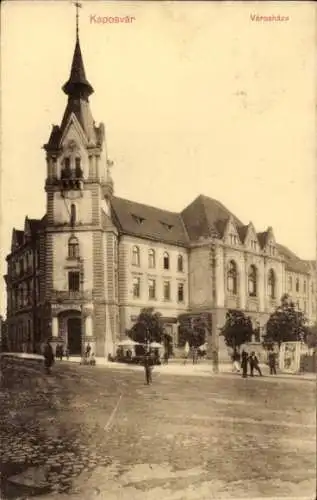 Ak Kaposvár Ungarn, Városháza, s Gebäude, Straßenszene, Menschen