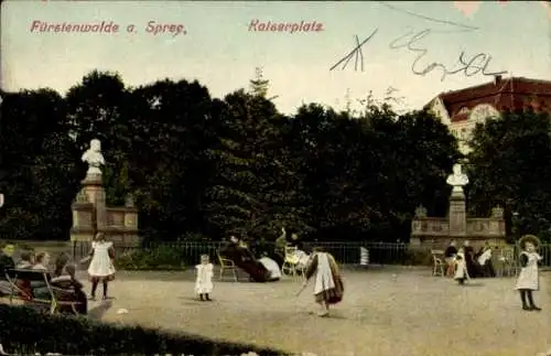 Ak Fürstenwalde an der Spree, Kaiserplatz, Freizeitaktivitäten, Parkszene, Skulpturen