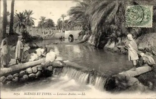 Ak Arabische Wäscherinnen am Wasser