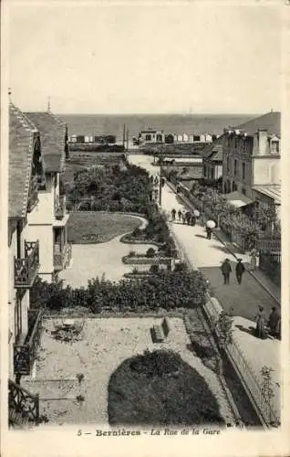 Ak Bernières Calvados, La Rue de la Gare