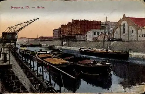 Ak Neuss am Rhein, Neuss a. Rh., Hafen, Boote im Hafen, historische Gebäude