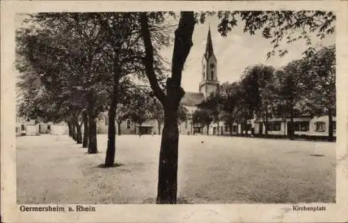 Ak Germersheim am Rhein, Kirchenplatz, Bäume, Architektur, Schwarz-Weiß-Bild