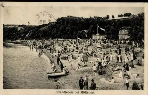 Ak Möltenort Heikendorf an der Kieler Förde, Strandleben bei  Menschen am Strand, Boote, Fahnen