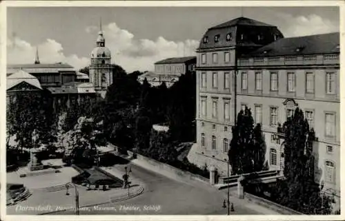 Ak Darmstadt in Hessen,  Paradeplatz, Museum, Theater, Schloss