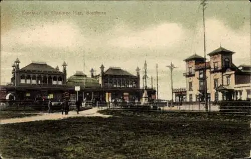 Ak Southsea Portsmouth South East England, Eingang zum Clarence Pier, Architektur, Menschen