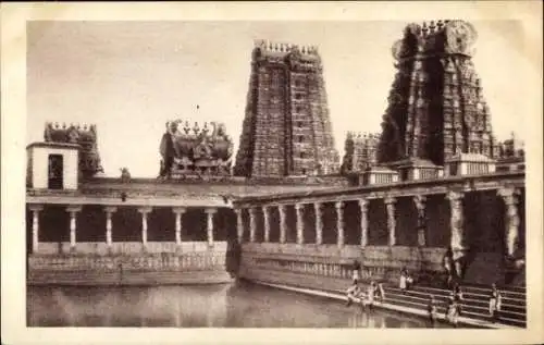 Ak Madurai Madura Indien, Historisches Tempelgebäude, Schwimmbecken, historische Architektur, ...
