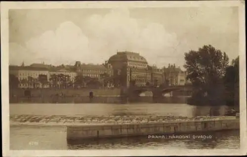 Ak Praha Prag Tschechien, Národní Divadlo, Wasseransicht, historisches Gebäude