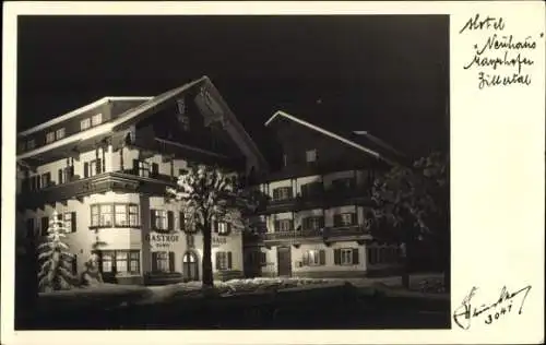 Ak Mayrhofen im Zillertal Tirol, Hotel Neuhaus bei Nacht