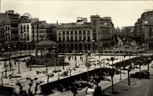 Ak Pamplona Navarra, Blick auf den Schlossplatz