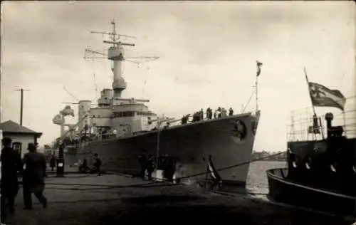 Foto Ak Świnoujście Swinemünde Pommern, Deutsches Kriegsschiff, Panzerkreuzer Königsberg