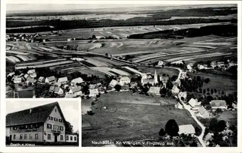 Ak Neuhausen (bei Villingen) Königsfeld im Schwarzwald, Luftaufnahme, Gasthaus zum Kreuz, ländlic