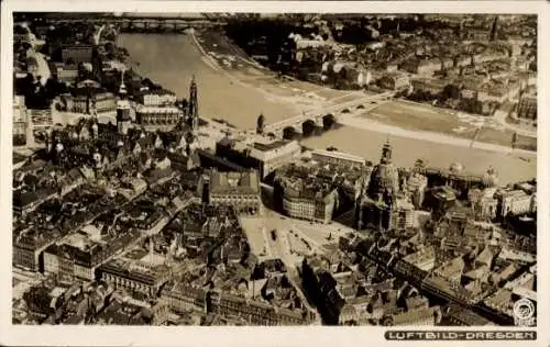 Ak Dresden Altstadt, Neumarkt, Frauenkirche, Schloss, katholische Hofkirche, Luftbild