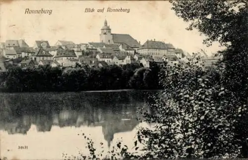 Ak Ronneburg in Thüringen, Aussicht auf  Kirchengebäude, Fluss,  Architektur