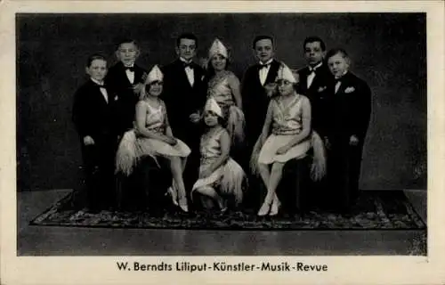 Ak W. Berndts Liliput-Künstler-Musik-Revue, Liliputaner