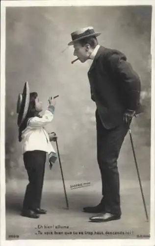 Ak Portrait, Kind mit Zigarre, Mann im Anzug mit Zigarre und Hut