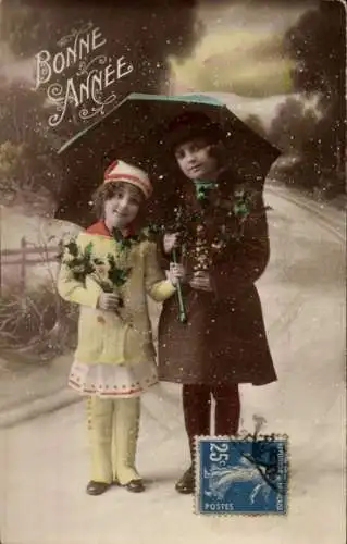 Ak Frohes Neujahr, Stechpalme, zwei Kinder unterm Schirm