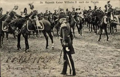 Ak Kaiser Wilhelm II. nach der Parade, Soldaten zum Pferden