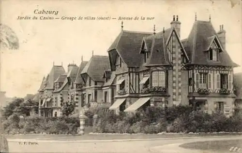 CPA Cabourg Calvados, Jardin du Casino, Groupe de villas, Avenue de la mer