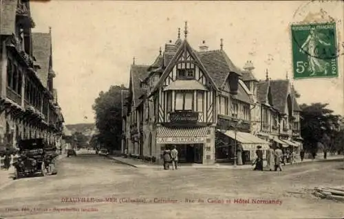 CPA Deauville sur Mer Calvados, Carrefour Rue du Casino et Hôtel Normandy