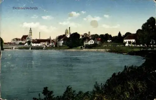 Ak Donauwörth in Schwaben Bayern, Stadtansicht, Fluss, historische Gebäude, Hügel, blauer Himmel