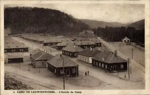 Ak Ludwigswinkel Dahner Felsenland, L'Entrée du Camp, Baracken