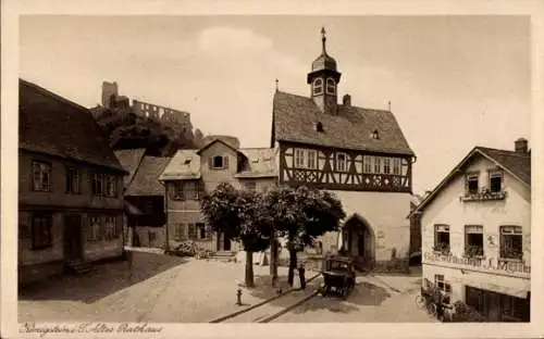 Ak Königstein im Taunus, Altes Rathaus, historische Gebäude, kleine Strasse, Autos, Bäume