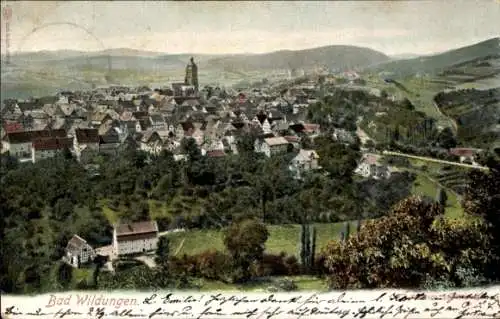 Ak Bad Wildungen in Hessen, Stadtansicht, Friedrichskirche, hügelige Landschaft, alte Häuser